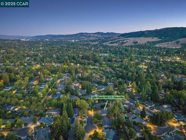 209 Farm Hill Ct, Danville CA 94526