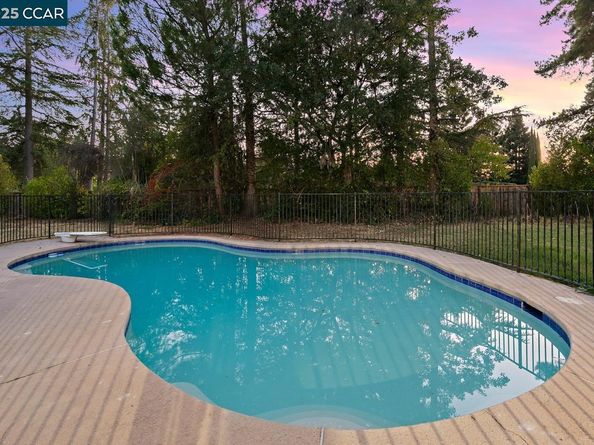 209 Farm Hill Ct, Danville CA 94526