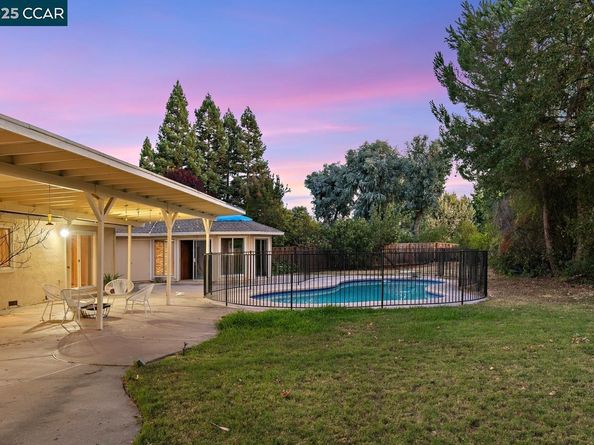 209 Farm Hill Ct, Danville CA 94526