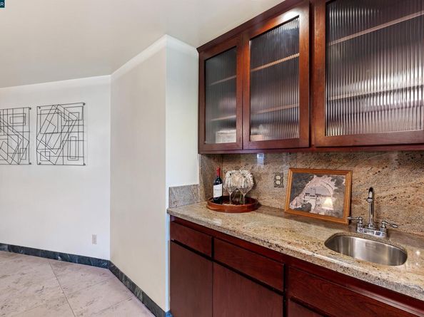 39 Mira Loma Rd, Orinda CA 94563