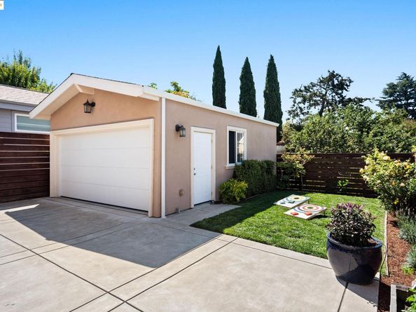 2221 E 31St St, Oakland CA 94602