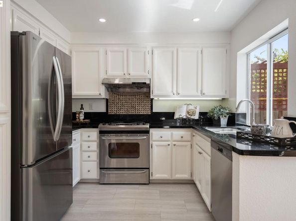 56 Bannister Way, Alameda CA 94502