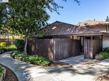 5470 Roundtree Dr