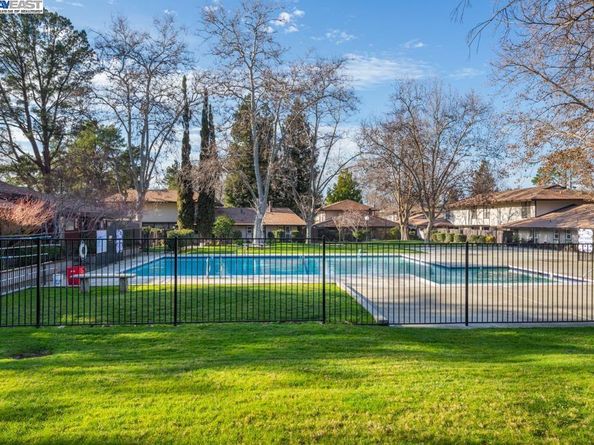 5470 Roundtree Dr F, Concord CA 94521