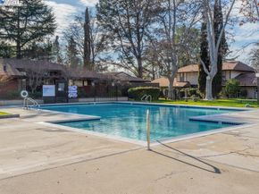 5470 Roundtree Dr F, Concord CA 94521