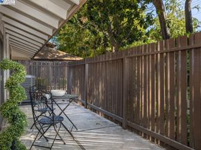 5470 Roundtree Dr F, Concord CA 94521