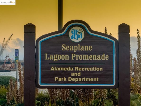 2048 Starling Ln, Alameda CA 94501