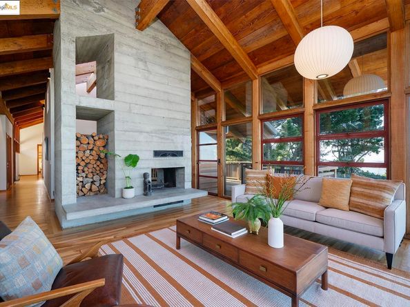 100 Tres Mesas, Orinda CA 94563