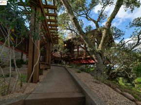 100 Tres Mesas, Orinda CA 94563