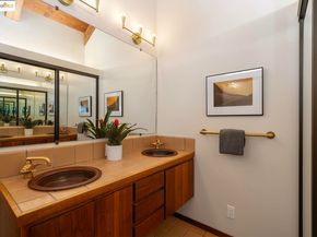 100 Tres Mesas, Orinda CA 94563