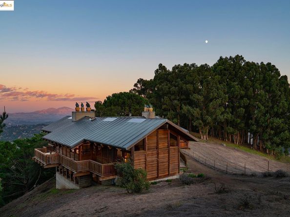 100 Tres Mesas, Orinda CA 94563