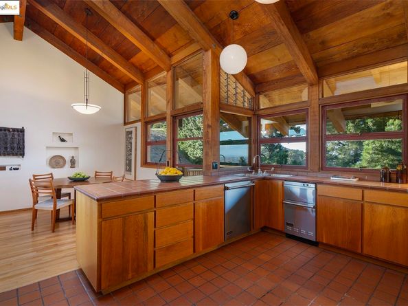100 Tres Mesas, Orinda CA 94563