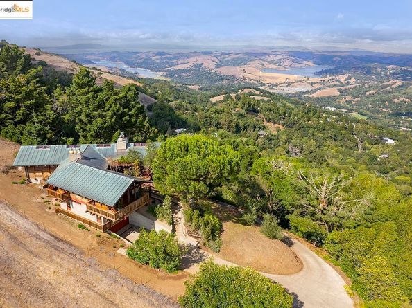 100 Tres Mesas, Orinda CA 94563
