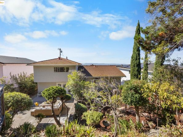16274 San Remo Dr, San Leandro CA 94578