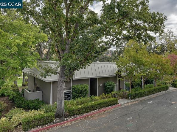 2940 Tice Creek Dr 6, Walnut Creek CA 94595