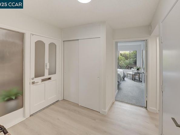 2940 Tice Creek Dr 6, Walnut Creek CA 94595
