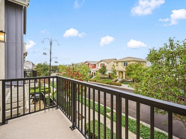 2336 Carbondale Way, Dublin CA 94568