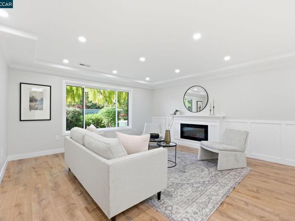 2132 Golden Rain Rd 2, Walnut Creek CA 94595