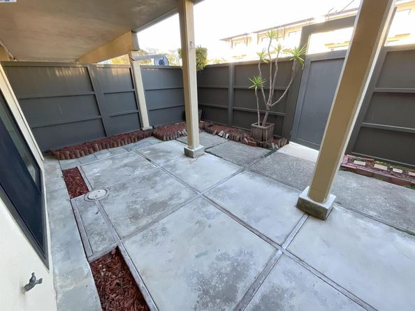 1102 Admiralty Ln, Foster City CA 94404