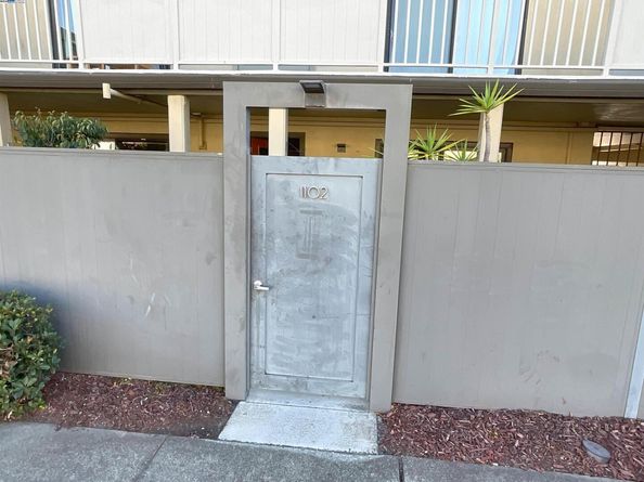 1102 Admiralty Ln, Foster City CA 94404