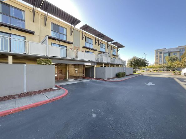 1102 Admiralty Ln, Foster City CA 94404
