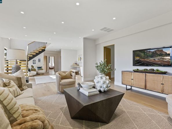 13 Carmen Ct, Orinda CA 94563