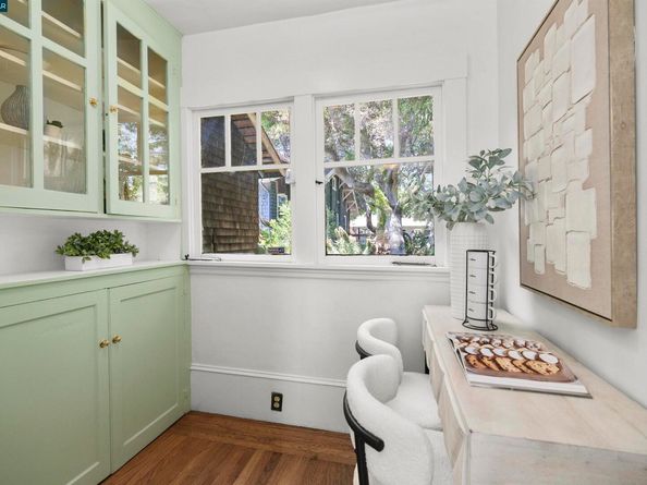 484 Forest St, Oakland CA 94618