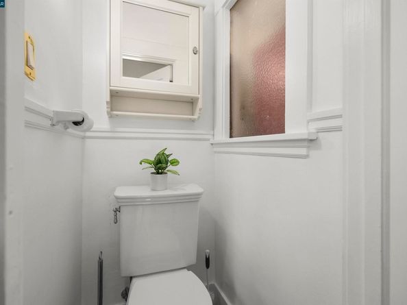 484 Forest St, Oakland CA 94618