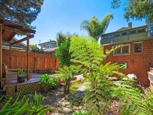 484 Forest St, Oakland CA 94618