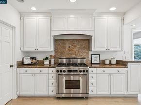 32 Dos Posos, Orinda CA 94563