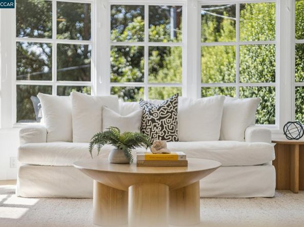 32 Dos Posos, Orinda CA 94563