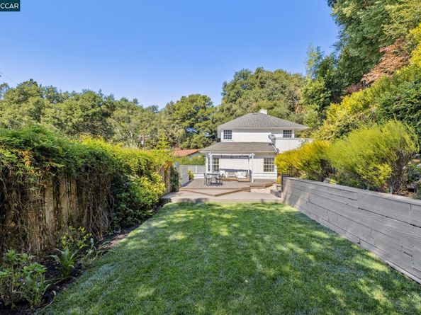 32 Dos Posos, Orinda CA 94563