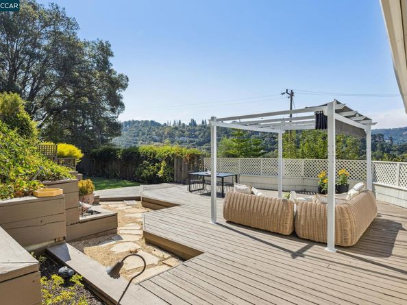 32 Dos Posos, Orinda CA 94563