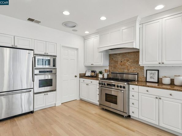 32 Dos Posos, Orinda CA 94563