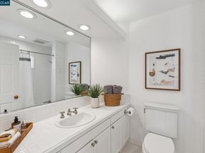 32 Dos Posos, Orinda CA 94563
