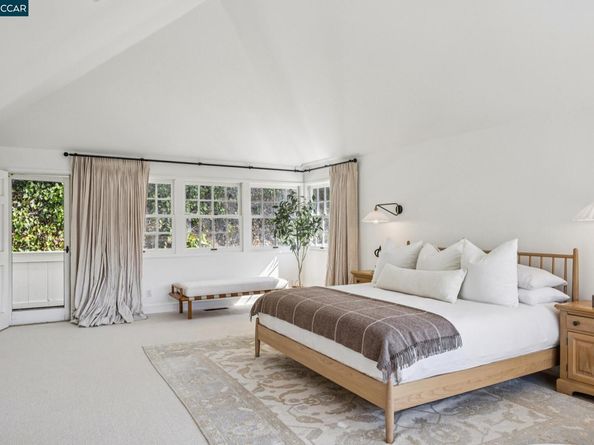 32 Dos Posos, Orinda CA 94563