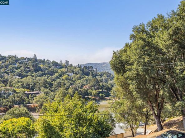 32 Dos Posos, Orinda CA 94563