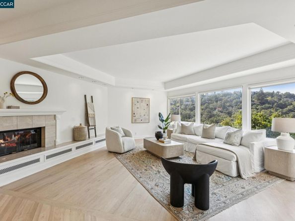 32 Dos Posos, Orinda CA 94563