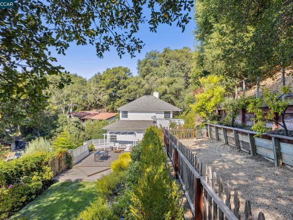 32 Dos Posos, Orinda CA 94563