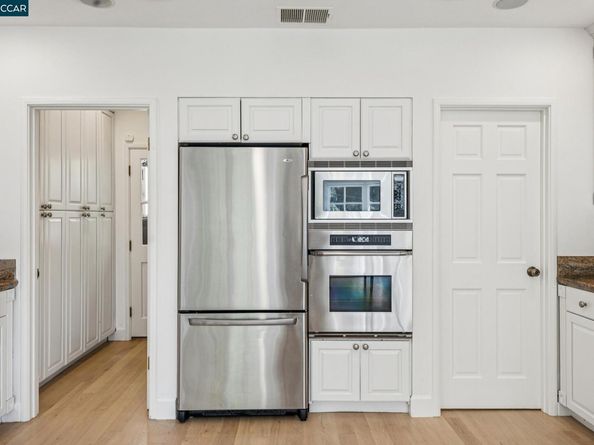 32 Dos Posos, Orinda CA 94563