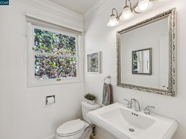 32 Dos Posos, Orinda CA 94563