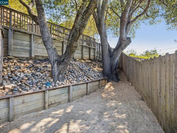 32 Dos Posos, Orinda CA 94563