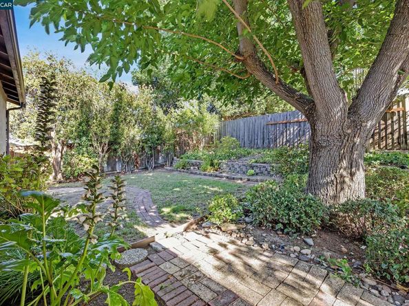 1422 Flintwood Ct, Martinez CA 94553