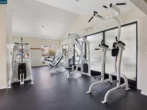 47 Lakeshore Ct, Richmond CA 94804