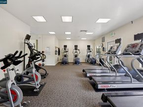 47 Lakeshore Ct, Richmond CA 94804