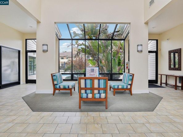 47 Lakeshore Ct, Richmond CA 94804