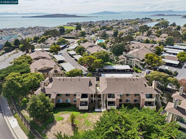 47 Lakeshore Ct, Richmond CA 94804