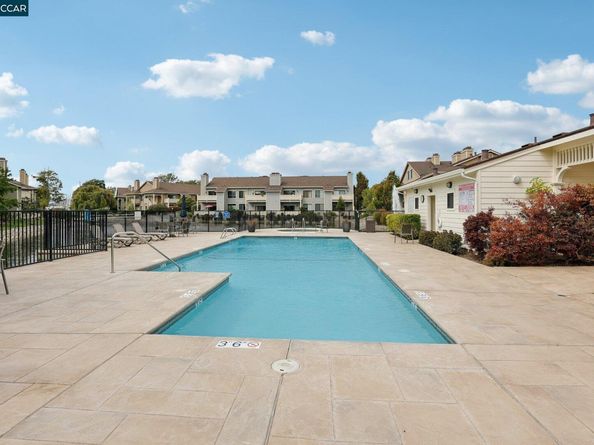 47 Lakeshore Ct, Richmond CA 94804