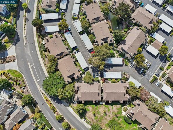 47 Lakeshore Ct, Richmond CA 94804
