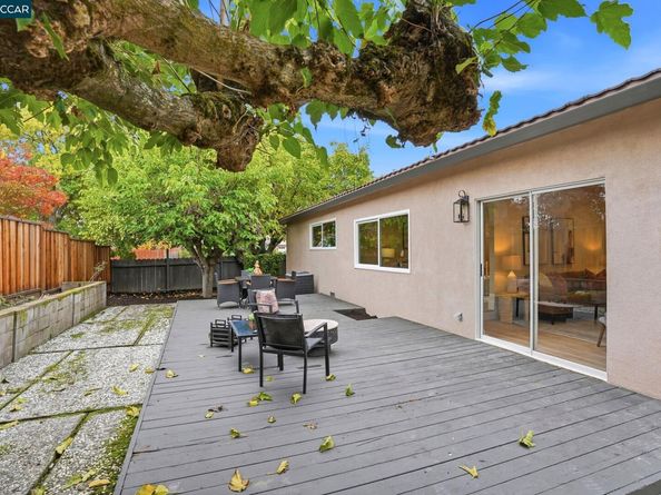 1400 Whitman Rd, Concord CA 94518